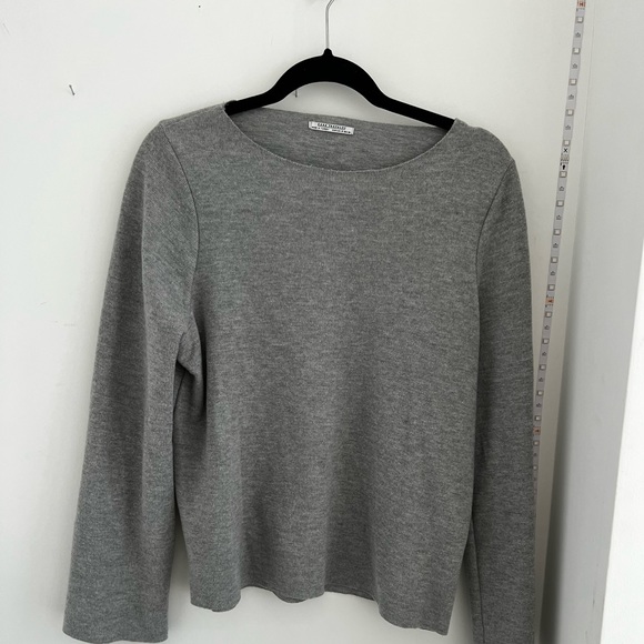 Wide Arm Grey Knit - Picture 1 of 2